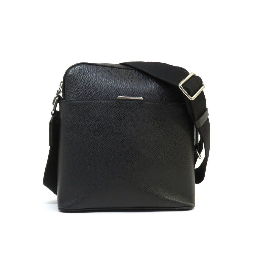 LOUIS VUITTON Taiga Anton Pochette M33431 Shoulder Bag Noir